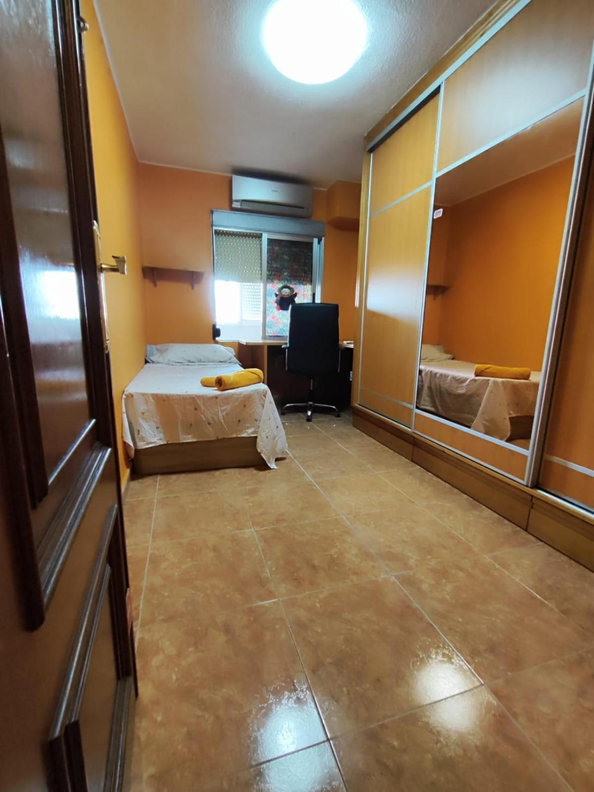 Valencia Avenida Del Puerto Private Rooms Valência Exterior foto